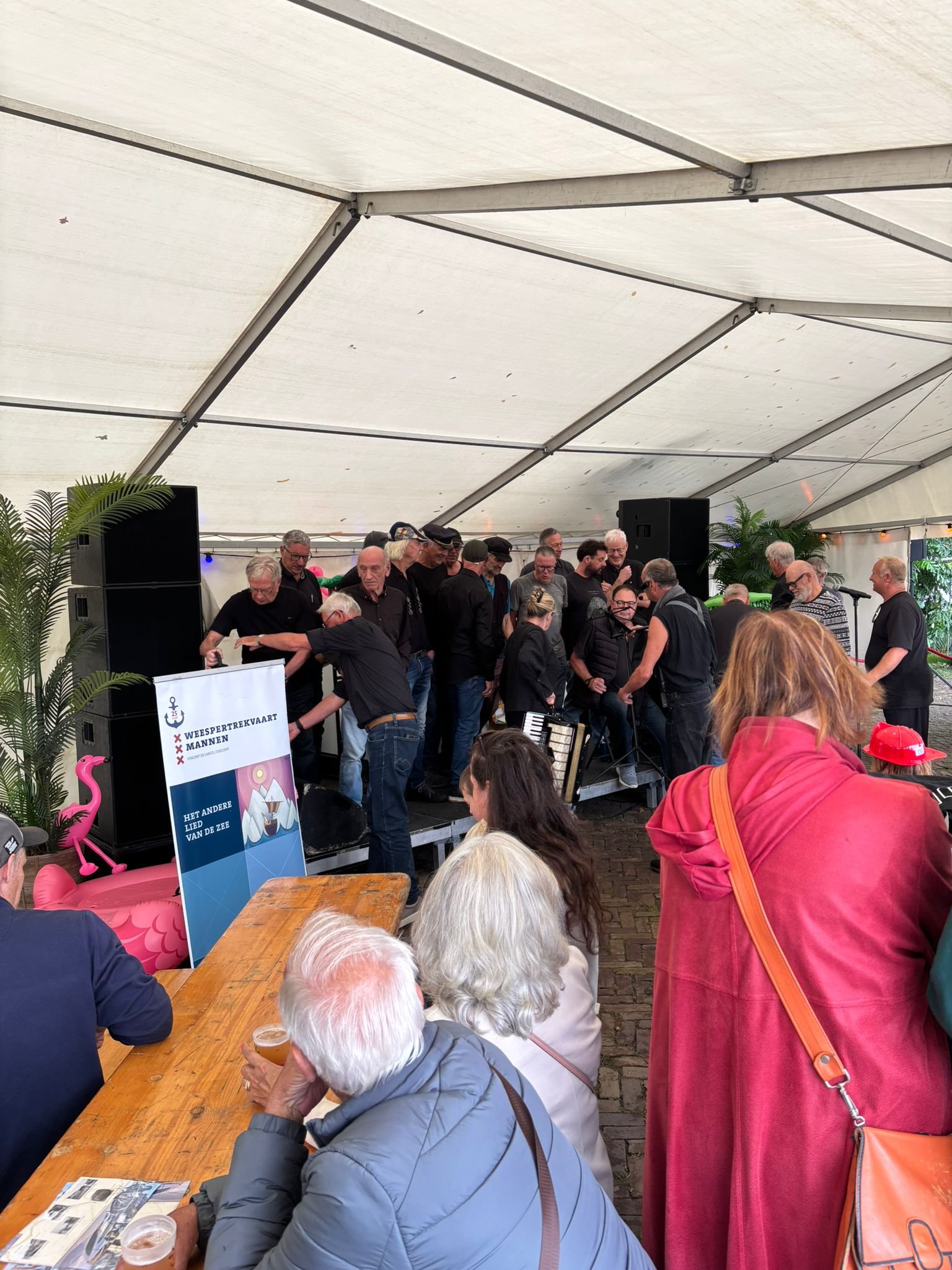 Muziekoptreden langs de vaart